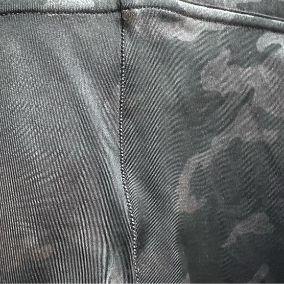 Spanx Faux Leather Leggings- Black Camo Size Small - Picture 10 of 13